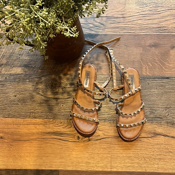 Steve Madden Studded Travel Flat Sandal Size 6 - Picture 2 of 4